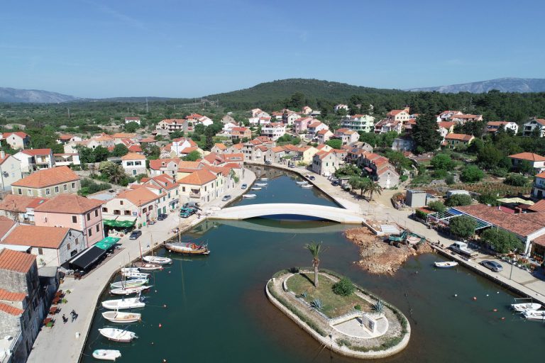 Most Vrboska